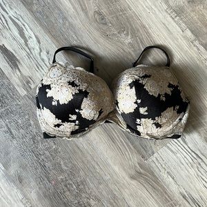Victoria’s Secret very sexy push up bra